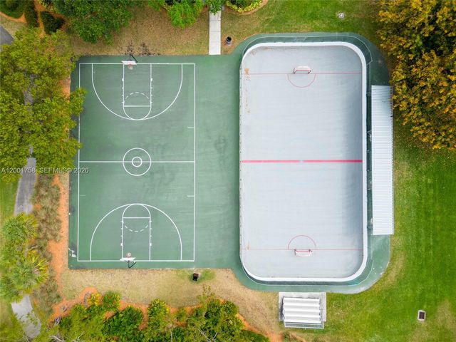 567 Live Oak Ln, Weston, FL 33327