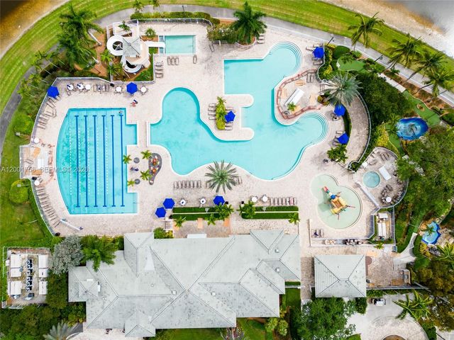 567 Live Oak Ln, Weston, FL 33327