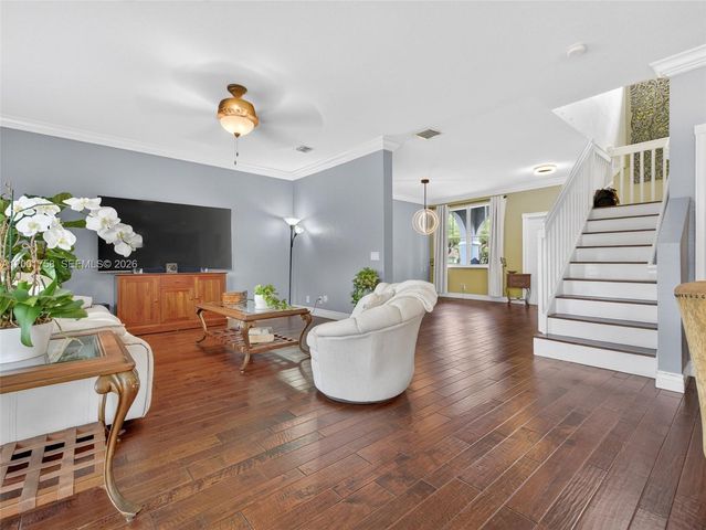 567 Live Oak Ln, Weston, FL 33327