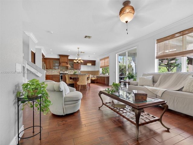 567 Live Oak Ln, Weston, FL 33327