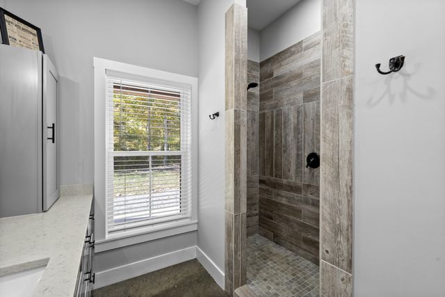 594 Highway 100, Centerville, TN 37033