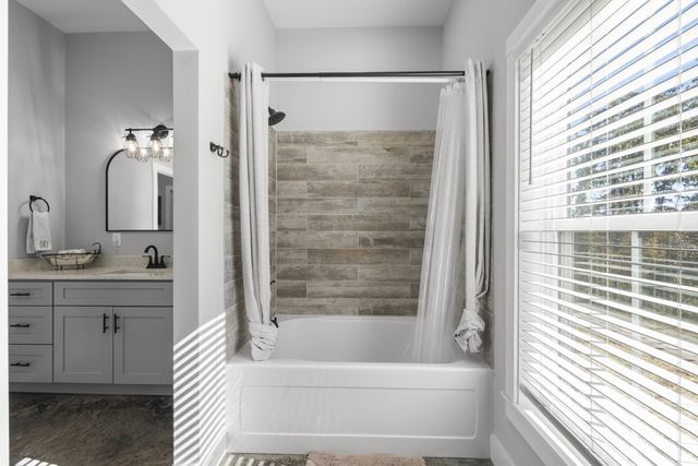 594 Highway 100, Centerville, TN 37033