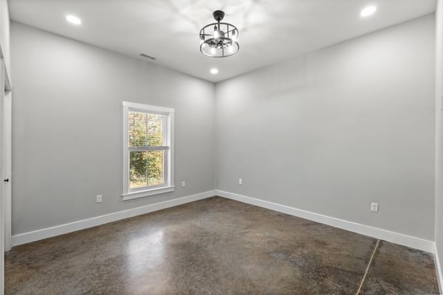 594 Highway 100, Centerville, TN 37033