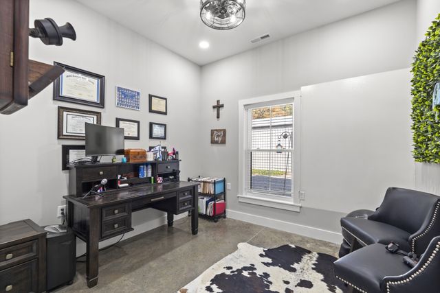 594 Highway 100, Centerville, TN 37033