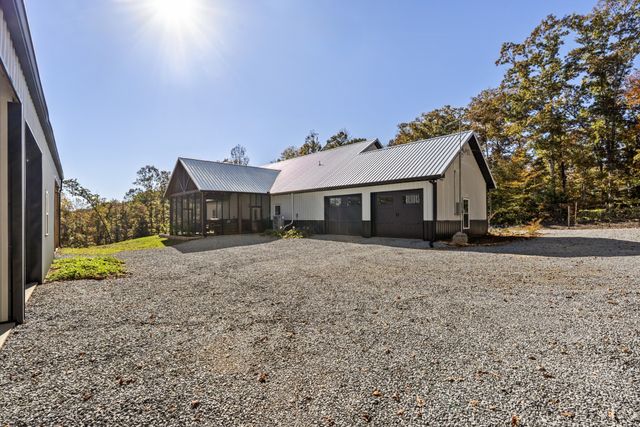 594 Highway 100, Centerville, TN 37033