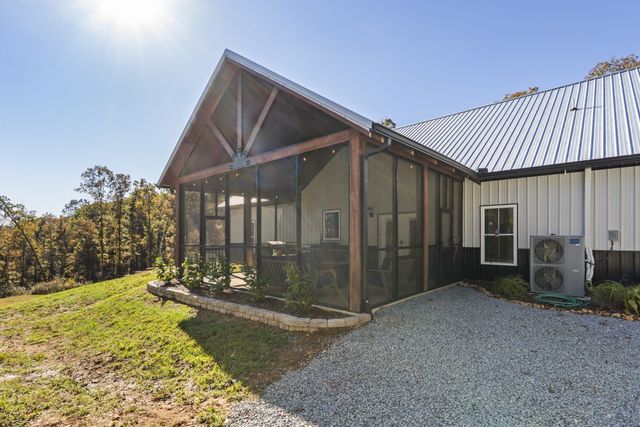 594 Highway 100, Centerville, TN 37033