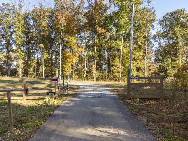 594 Highway 100, Centerville, TN 37033