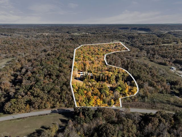 594 Highway 100, Centerville, TN 37033