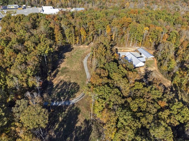 594 Highway 100, Centerville, TN 37033