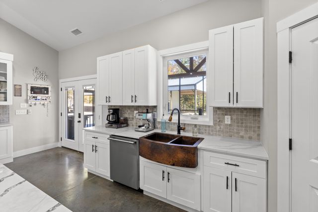 594 Highway 100, Centerville, TN 37033