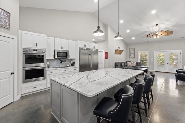 594 Highway 100, Centerville, TN 37033