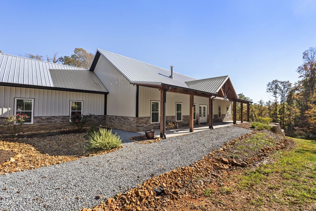 594 Highway 100, Centerville, TN 37033