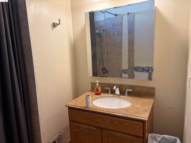 1092 Black Diamond St, Pittsburg, CA 94565
