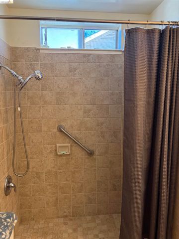 1092 Black Diamond St, Pittsburg, CA 94565