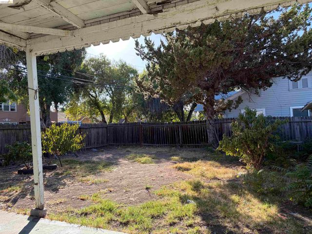 1092 Black Diamond St, Pittsburg, CA 94565