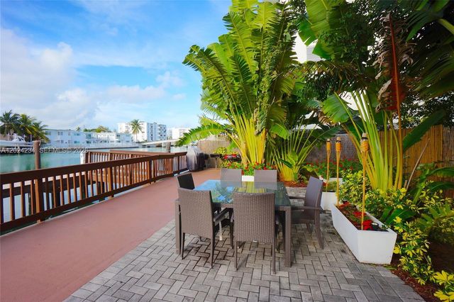 7950 Tatum Waterway Dr N9, Miami Beach, FL 33141