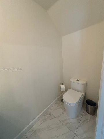 3337 W 105th Ter, Hialeah, FL 33018