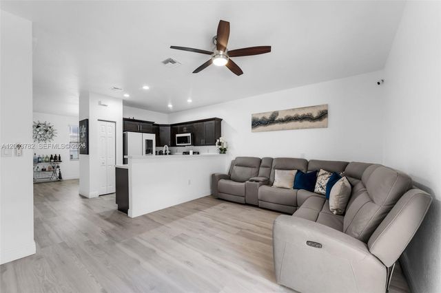 3214 SE 4th Ct, Homestead, FL 33033