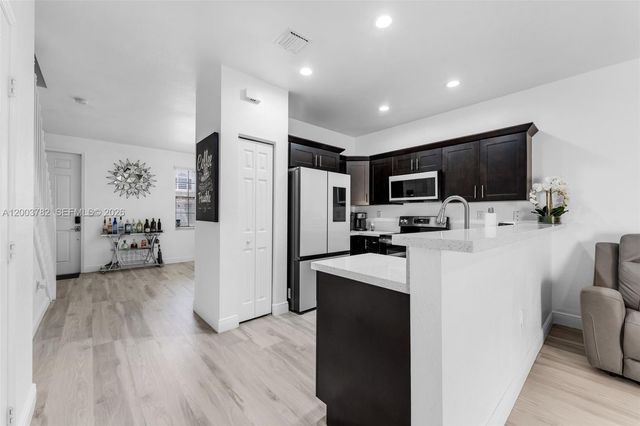 3214 SE 4th Ct, Homestead, FL 33033