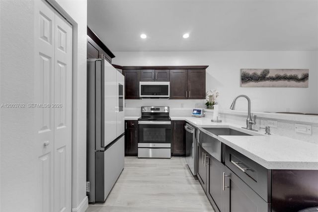 3214 SE 4th Ct, Homestead, FL 33033