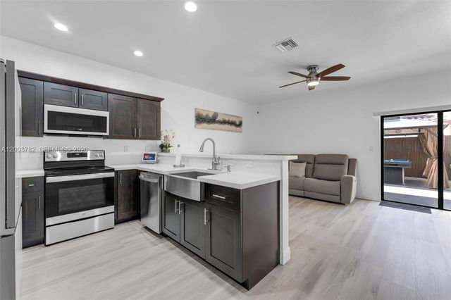 3214 SE 4th Ct, Homestead, FL 33033