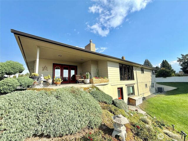 644 Dewberry E, Omak, WA 98841