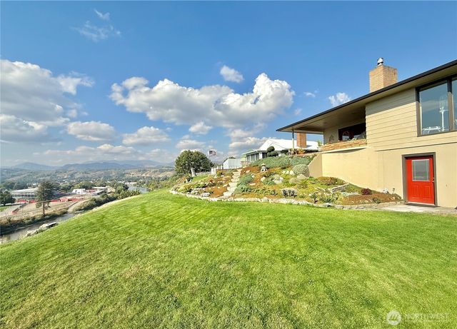 644 Dewberry E, Omak, WA 98841