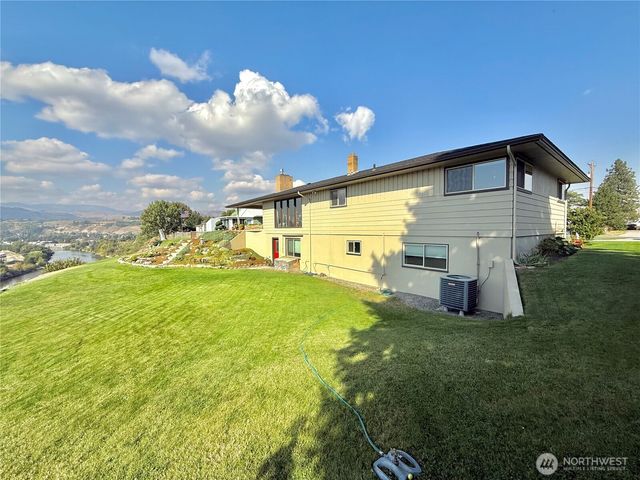 644 Dewberry E, Omak, WA 98841