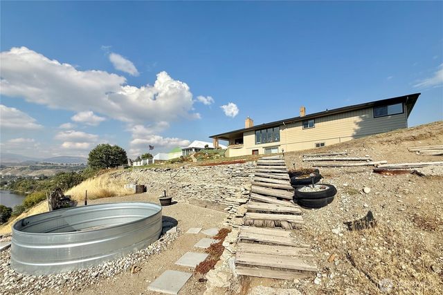 644 Dewberry E, Omak, WA 98841