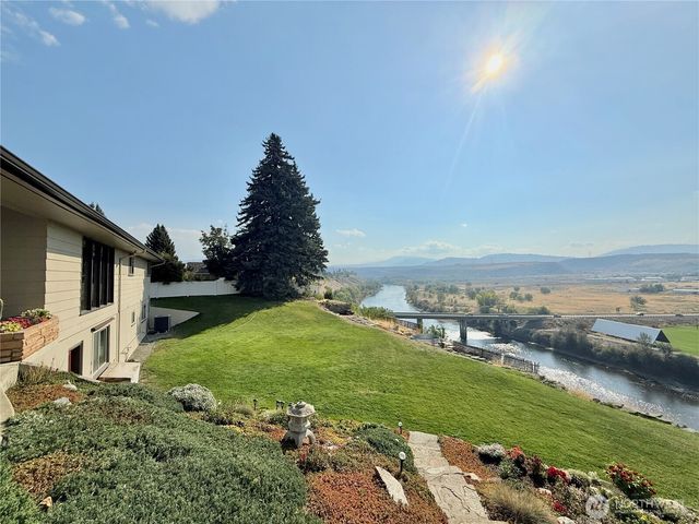 644 Dewberry E, Omak, WA 98841