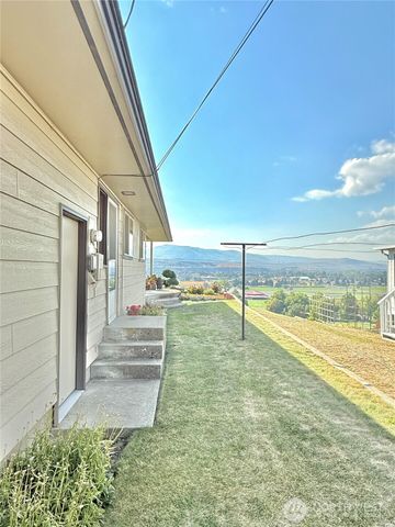644 Dewberry E, Omak, WA 98841
