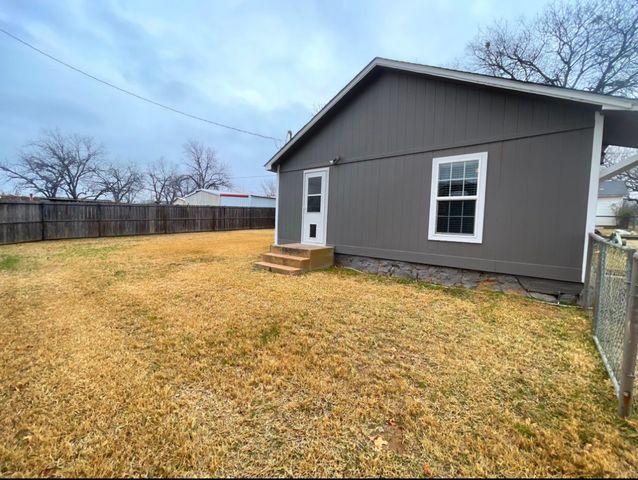 1335 Florea Street, Graham, TX 76450