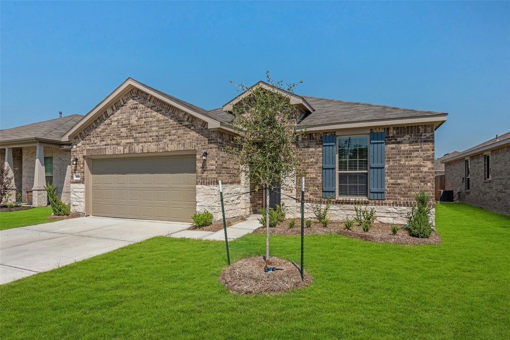 339 Lippizan Drive, Alvin, TX 77511
