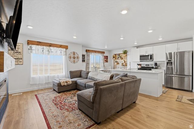 1252 W HIDDEN SPRING DR, Santaquin, UT 84655