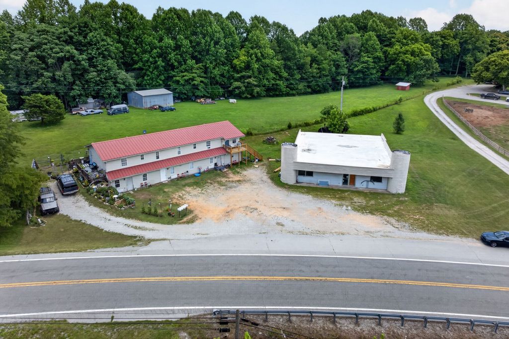 11279 Nashville Hwy, Baxter, TN 38544