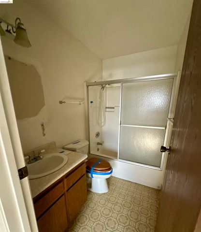 19046 Digger Pine St, Groveland, CA 95321