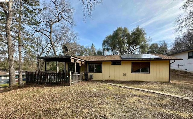 19046 Digger Pine St, Groveland, CA 95321