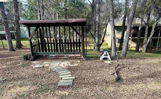 19046 Digger Pine St, Groveland, CA 95321