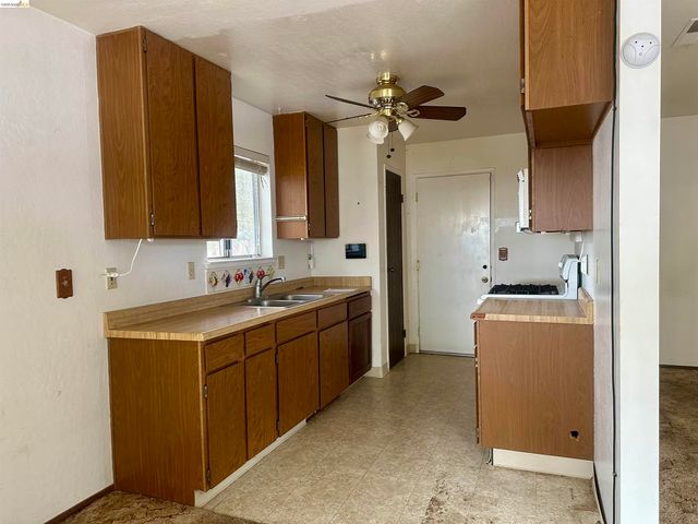 19046 Digger Pine St, Groveland, CA 95321