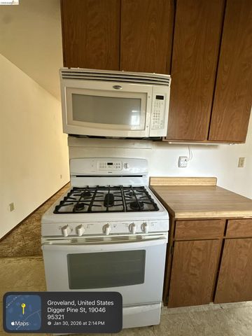 19046 Digger Pine St, Groveland, CA 95321