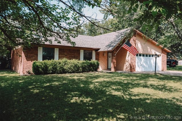 101 Honeysuckle Lane, Pryor, OK 74361