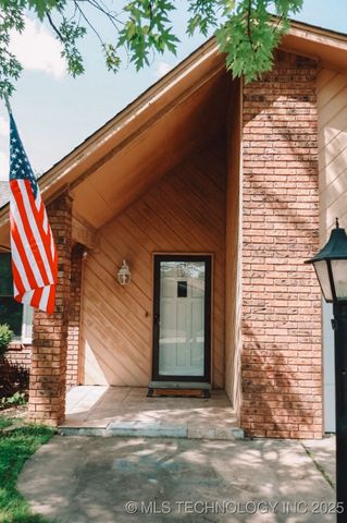 101 Honeysuckle Lane, Pryor, OK 74361