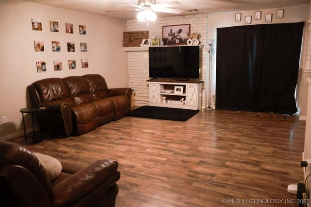 101 Honeysuckle Lane, Pryor, OK 74361