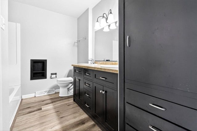 916 CHARLES STREET, Little Chute, WI 54140