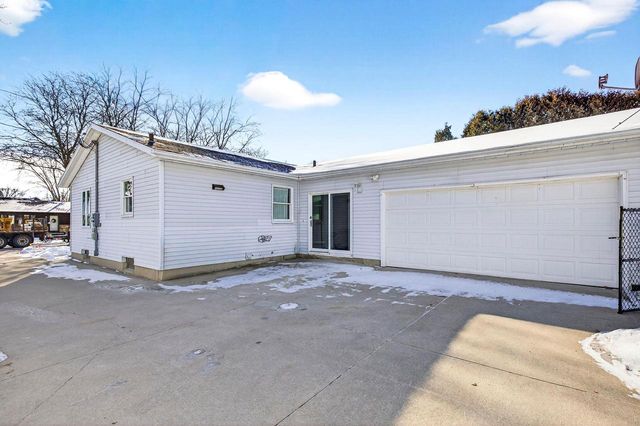 916 CHARLES STREET, Little Chute, WI 54140