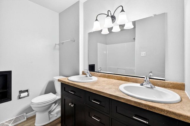 916 CHARLES STREET, Little Chute, WI 54140