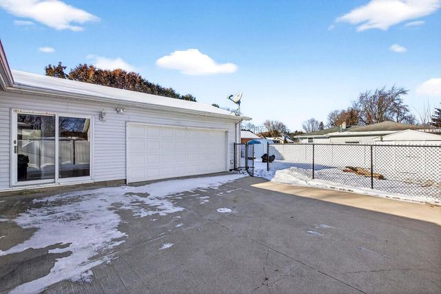 916 CHARLES STREET, Little Chute, WI 54140