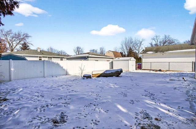 916 CHARLES STREET, Little Chute, WI 54140