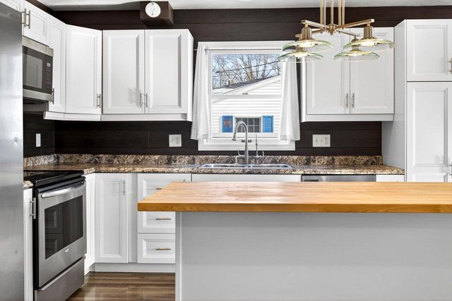 916 CHARLES STREET, Little Chute, WI 54140