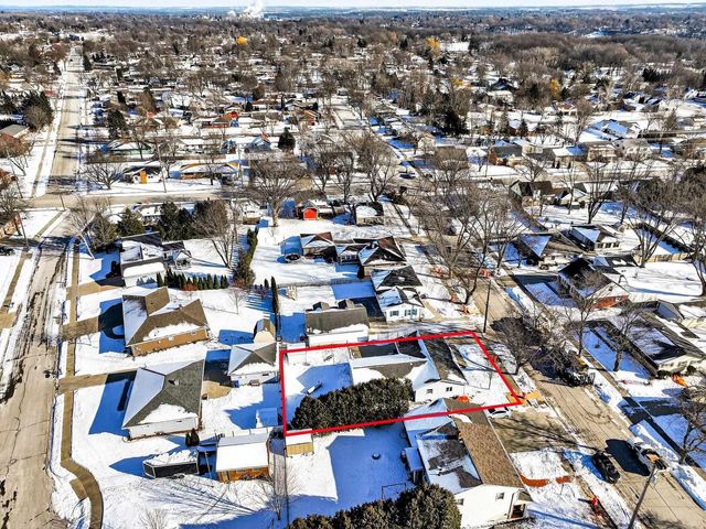 916 CHARLES STREET, Little Chute, WI 54140